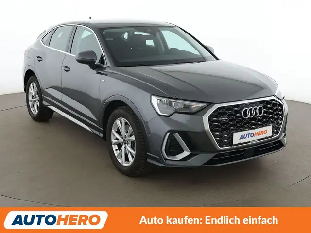 Audi Q3 view 8