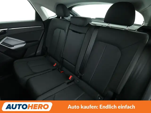 Audi Q3 view 14
