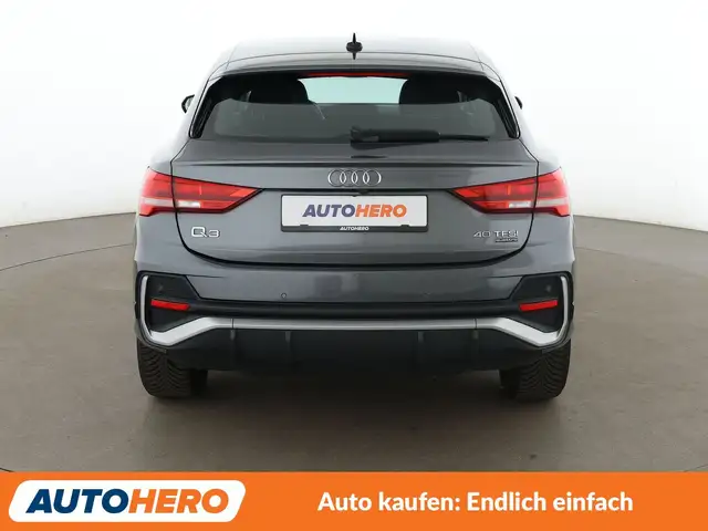 Audi Q3 view 5