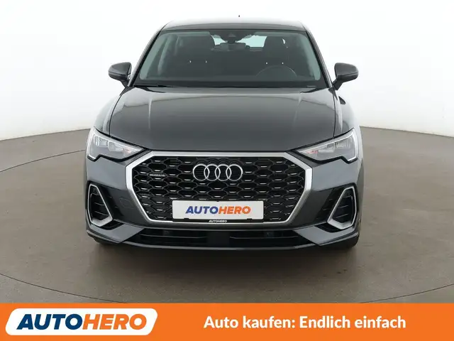 Audi Q3 view 9