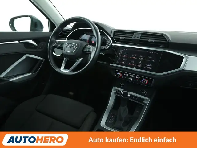 Audi Q3 view 13