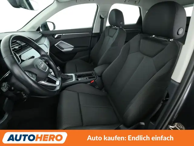 Audi Q3 view 10