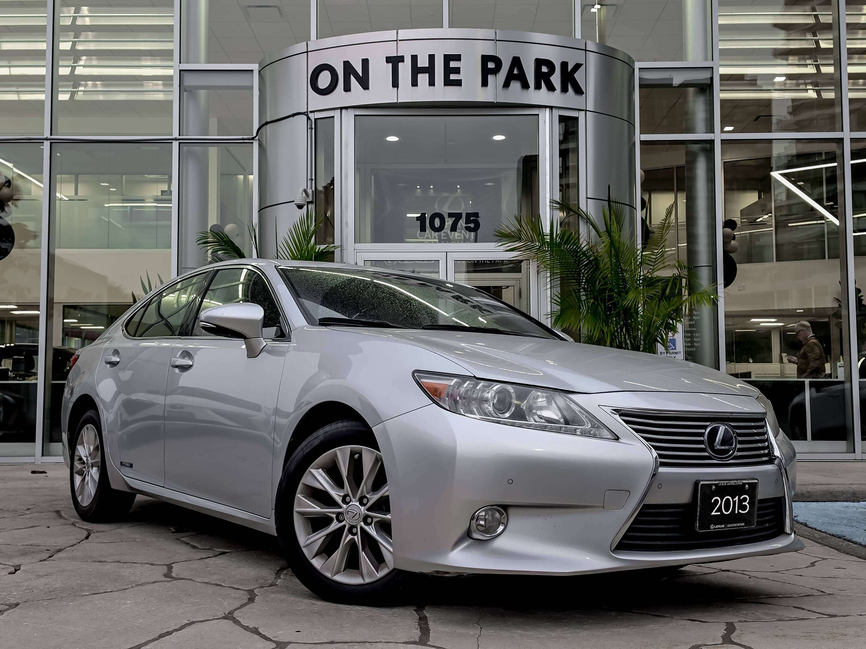 2013 Lexus ES 300H | Executive Pkg | Safety Certified — снимка 1