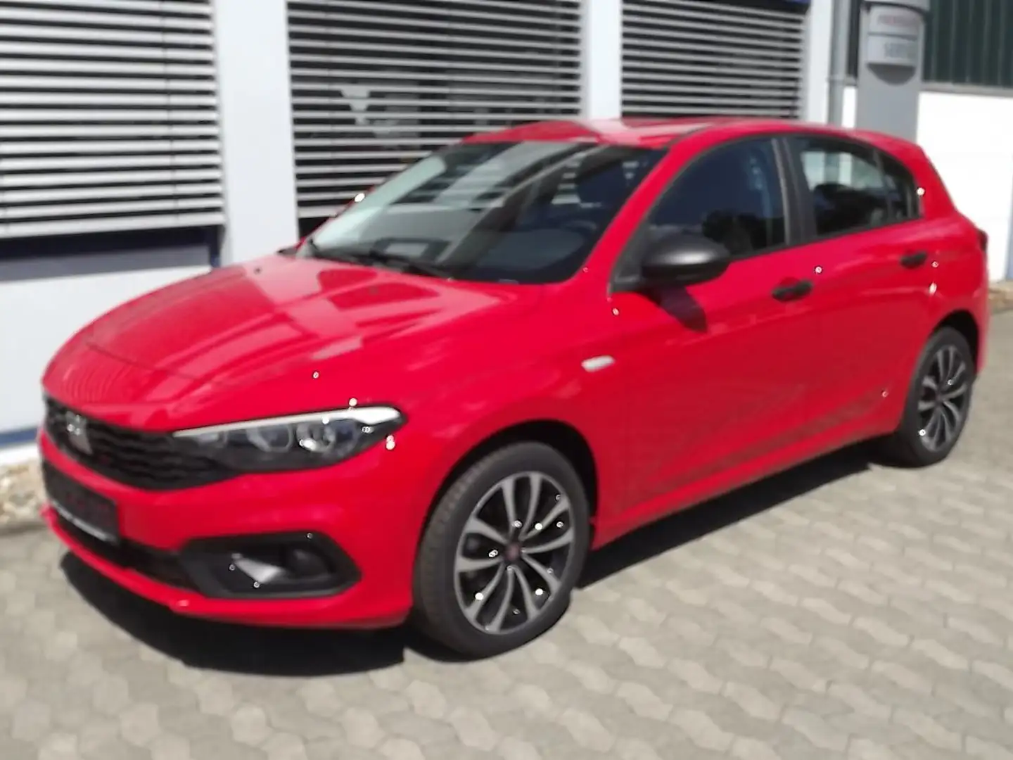 Fiat Tipo 1.5 GSE Hybrid Rot - 1