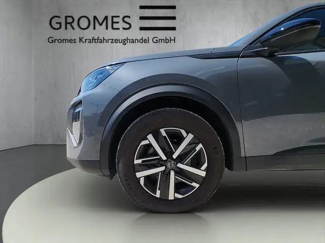 Peugeot 2008 view 11