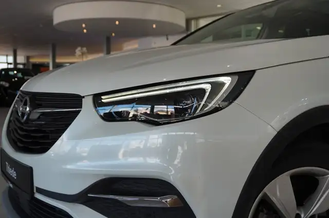 Opel Grandland view 5