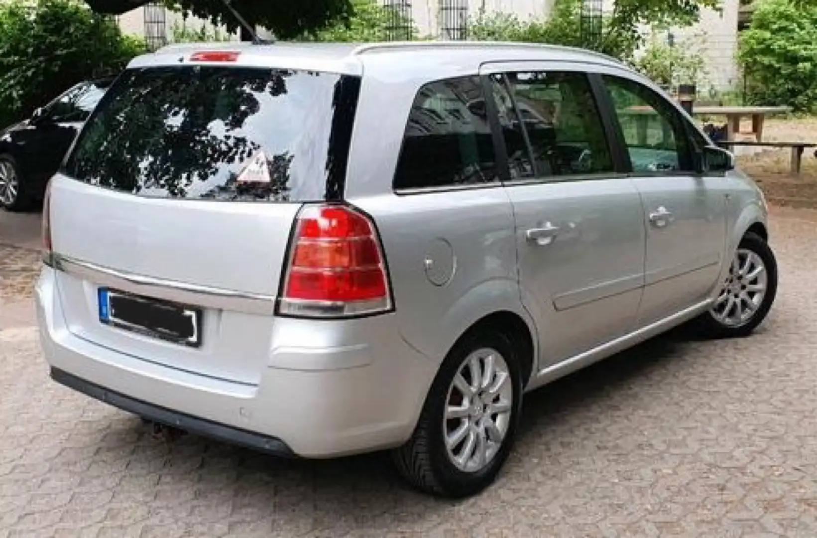Opel Zafira 1.9 CDTI Automatik Navi - 2