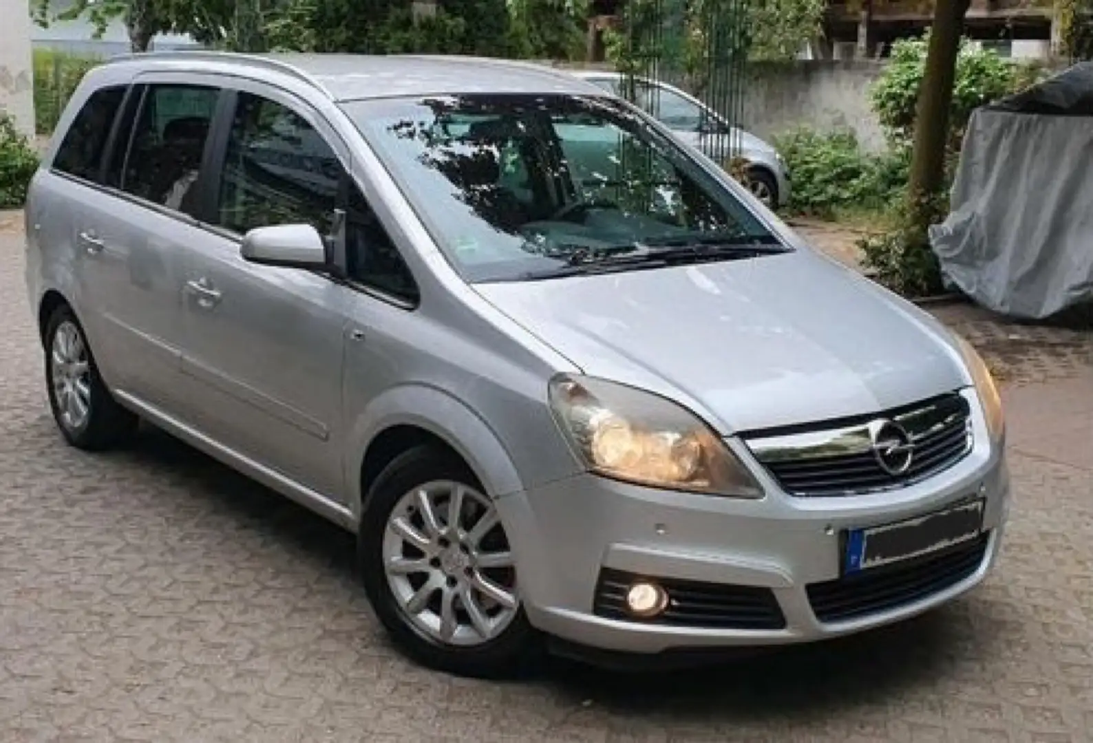 Opel Zafira 1.9 CDTI Automatik Navi - 1