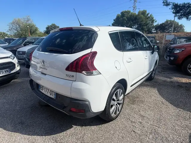 Peugeot 3008 view 5