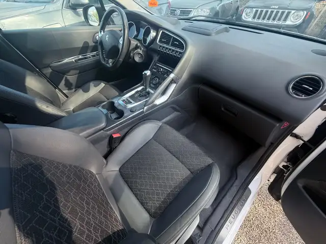 Peugeot 3008 view 13
