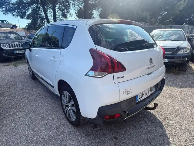 Peugeot 3008 view 3