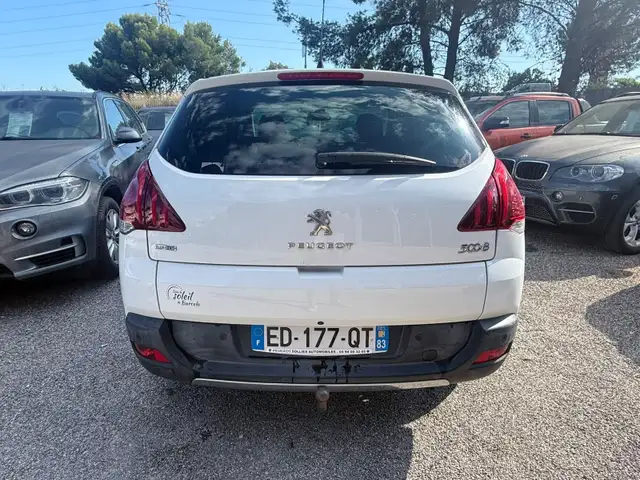 Peugeot 3008 view 4