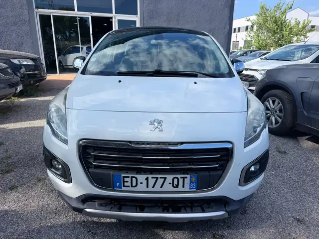 Peugeot 3008 view 2
