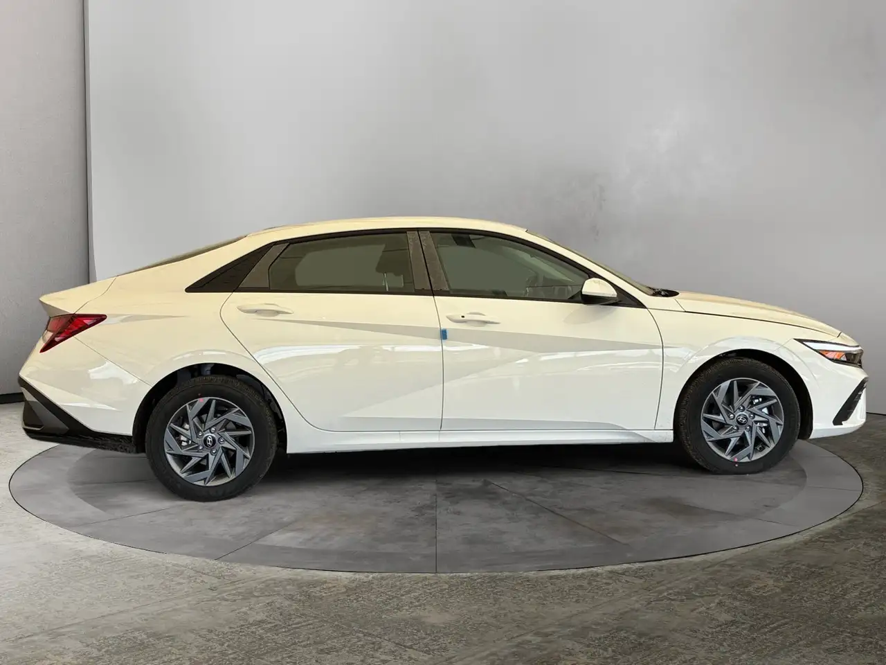 Hyundai ELANTRA снимка Hyundai ELANTRA