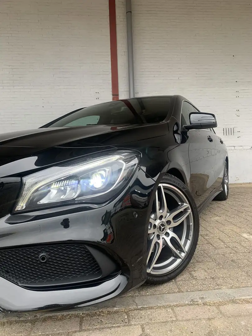 Mercedes-Benz CLA 180 Shooting Brake |Rijklaar!|AMG!|NAP!| Zwart - 2