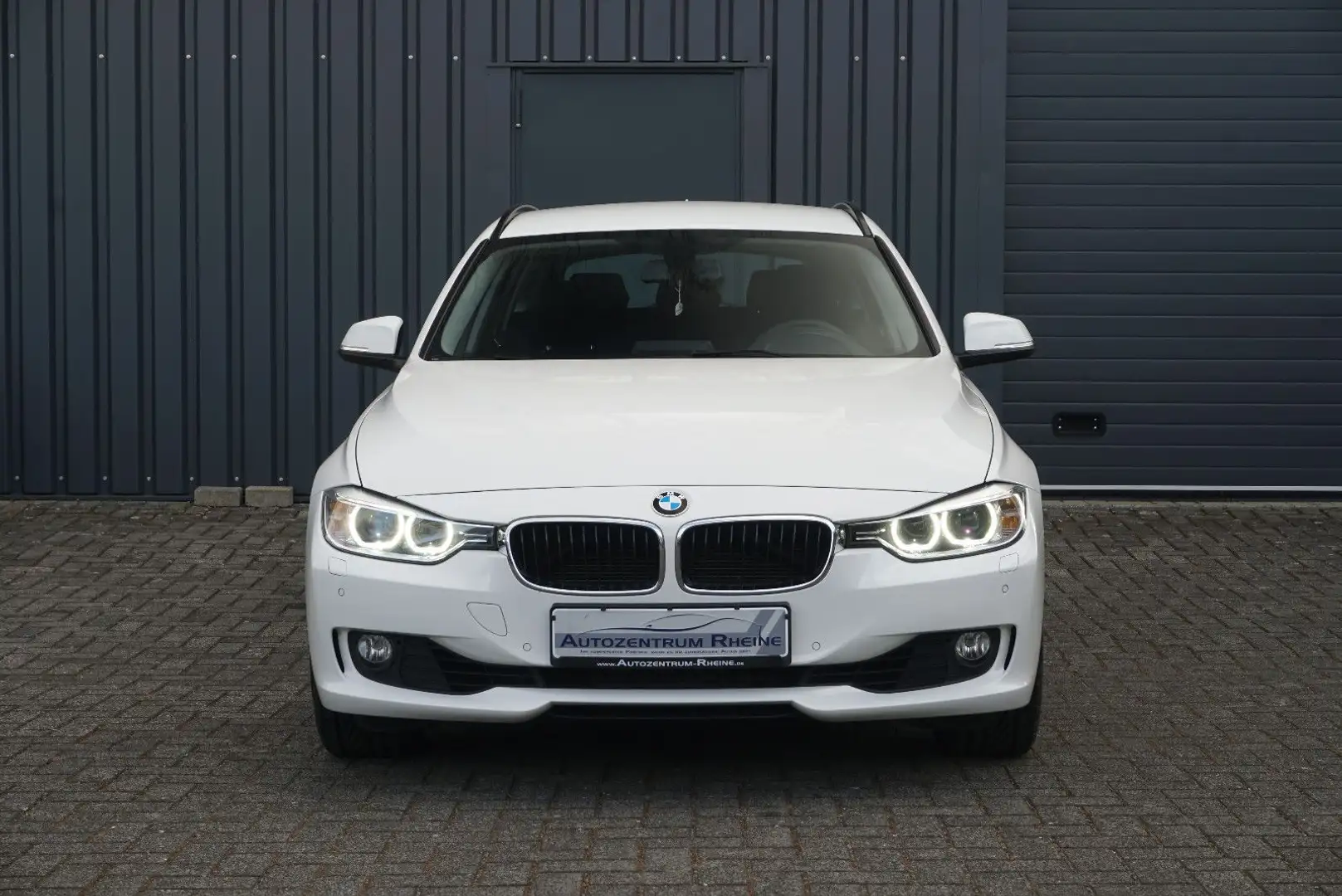BMW 330 d Touring Bi-Xenon PDC DAB AHK KLIMA Weiß - 2