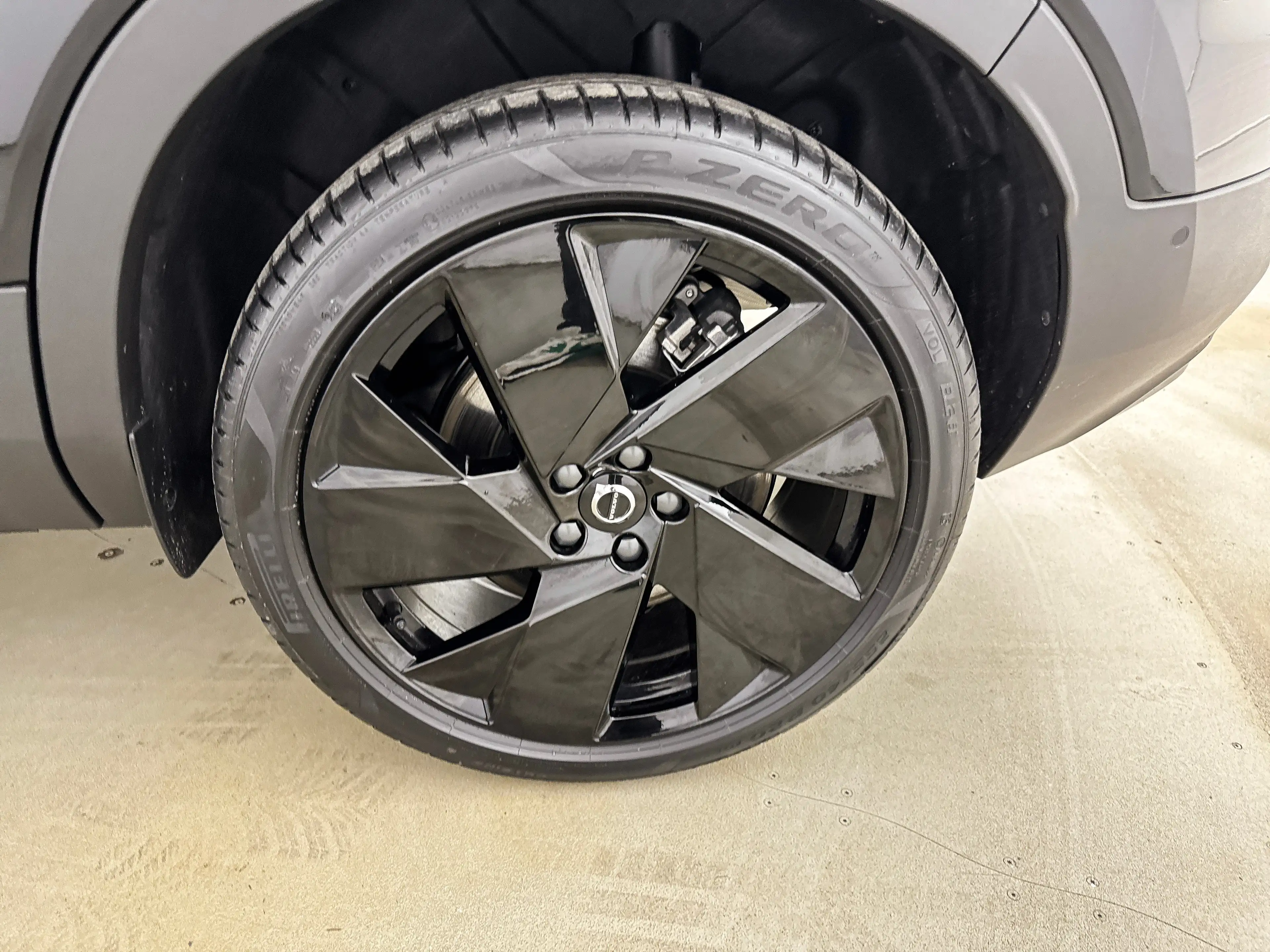 Volvo EX40 Single Motor Extended Range Plus Black Ed. 82 kWh — photo 32