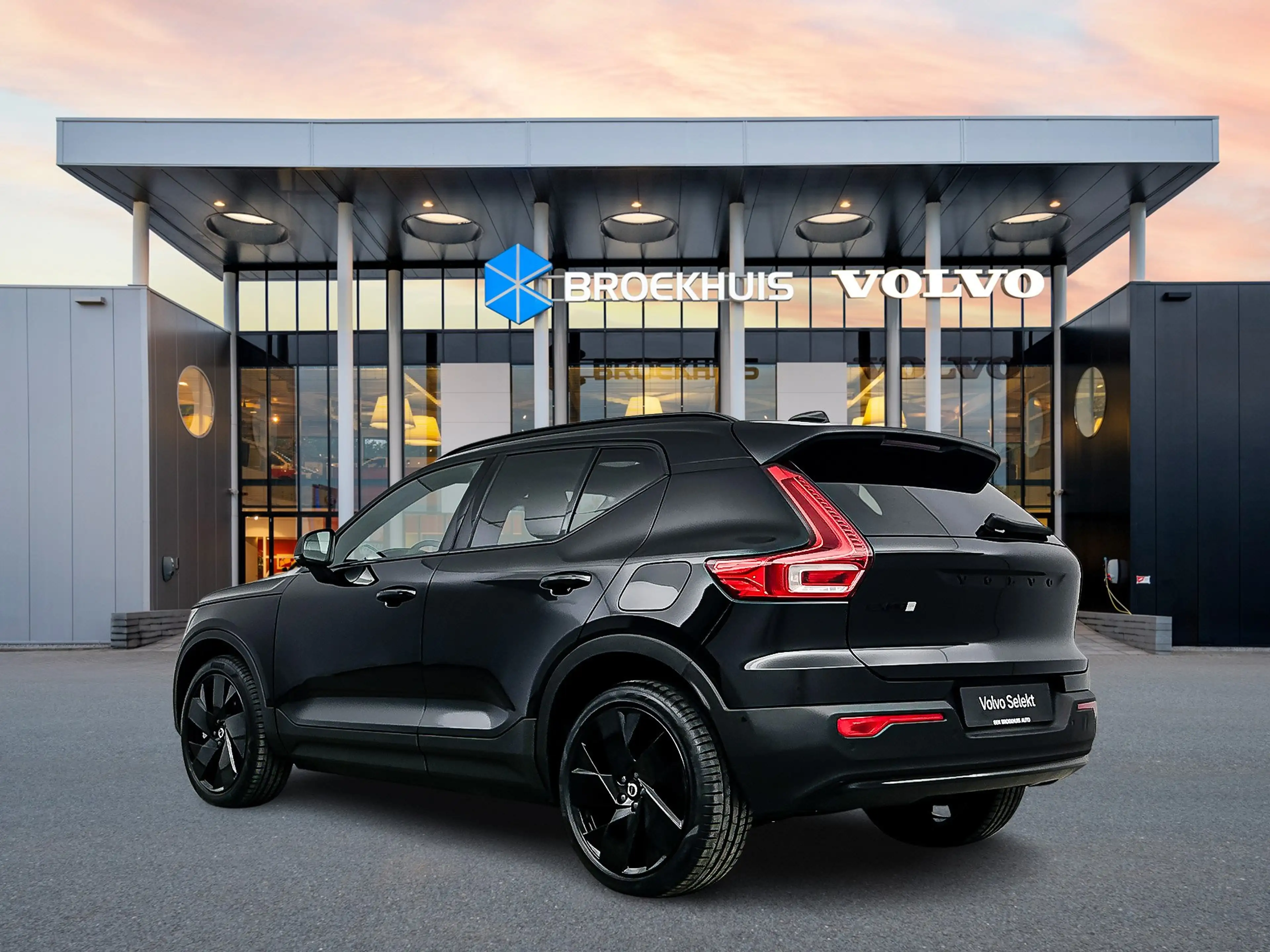 Volvo EX40 Single Motor Extended Range Plus Black Ed. 82 kWh — photo 4