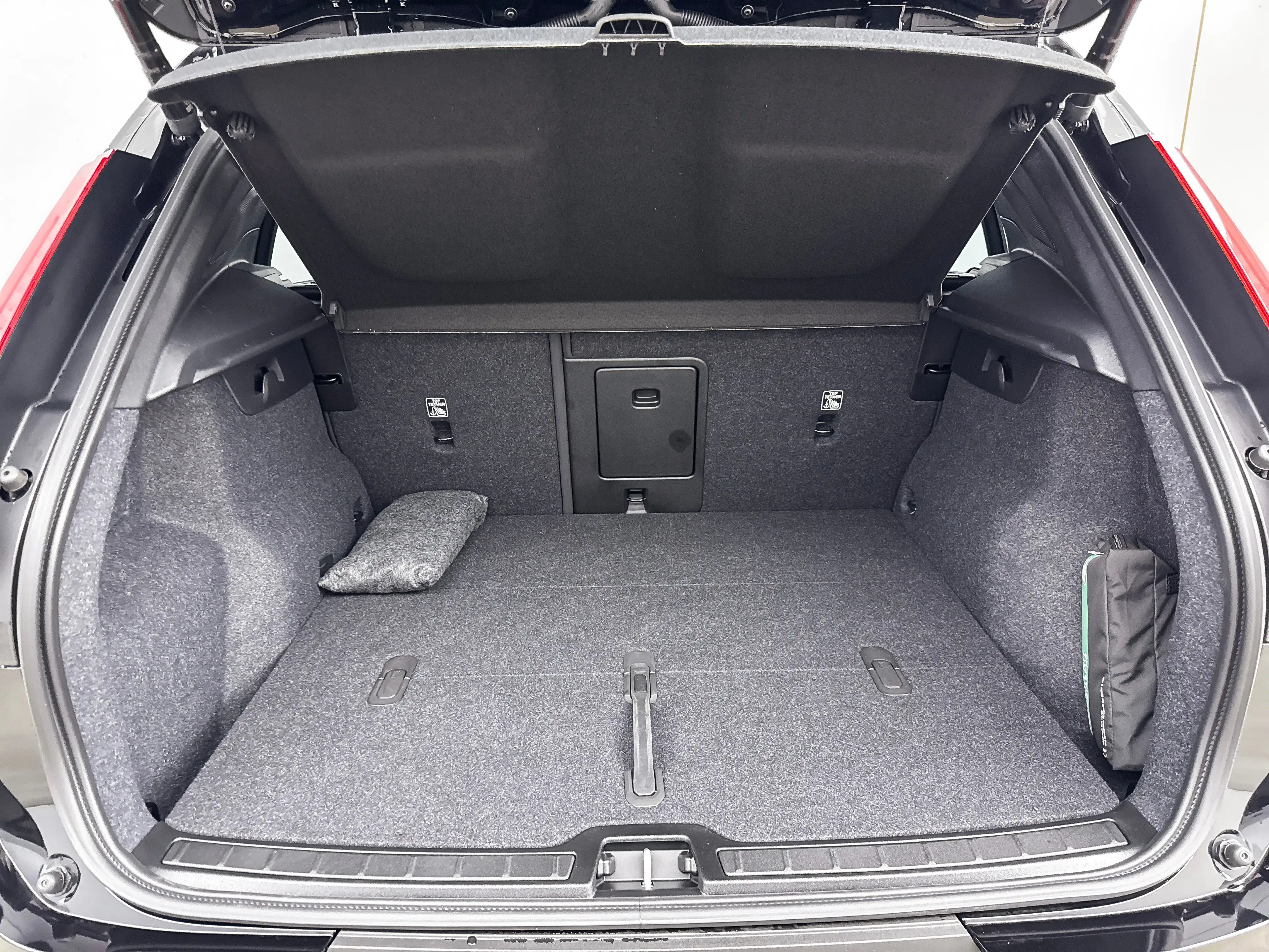 Volvo EX40 Single Motor Extended Range Plus Black Ed. 82 kWh — photo 18