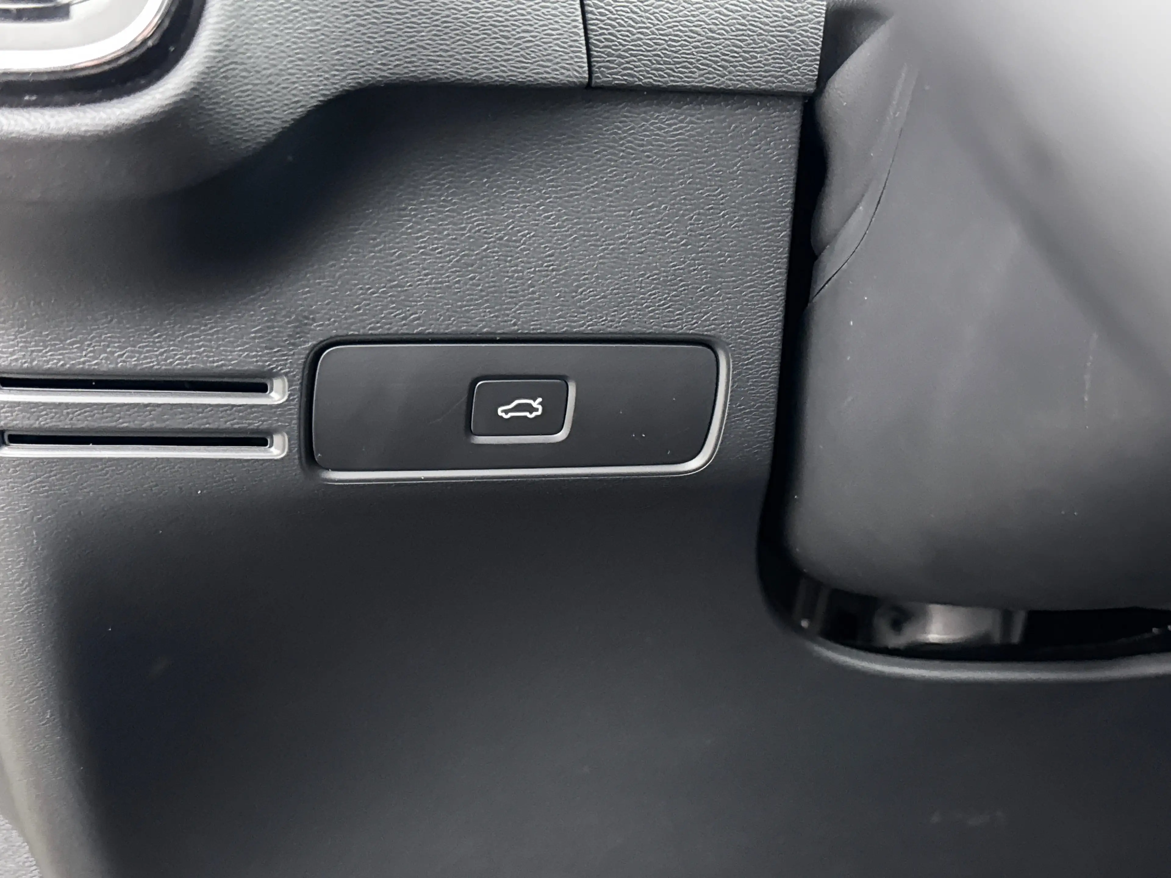 Volvo EX40 Single Motor Extended Range Plus Black Ed. 82 kWh — photo 25