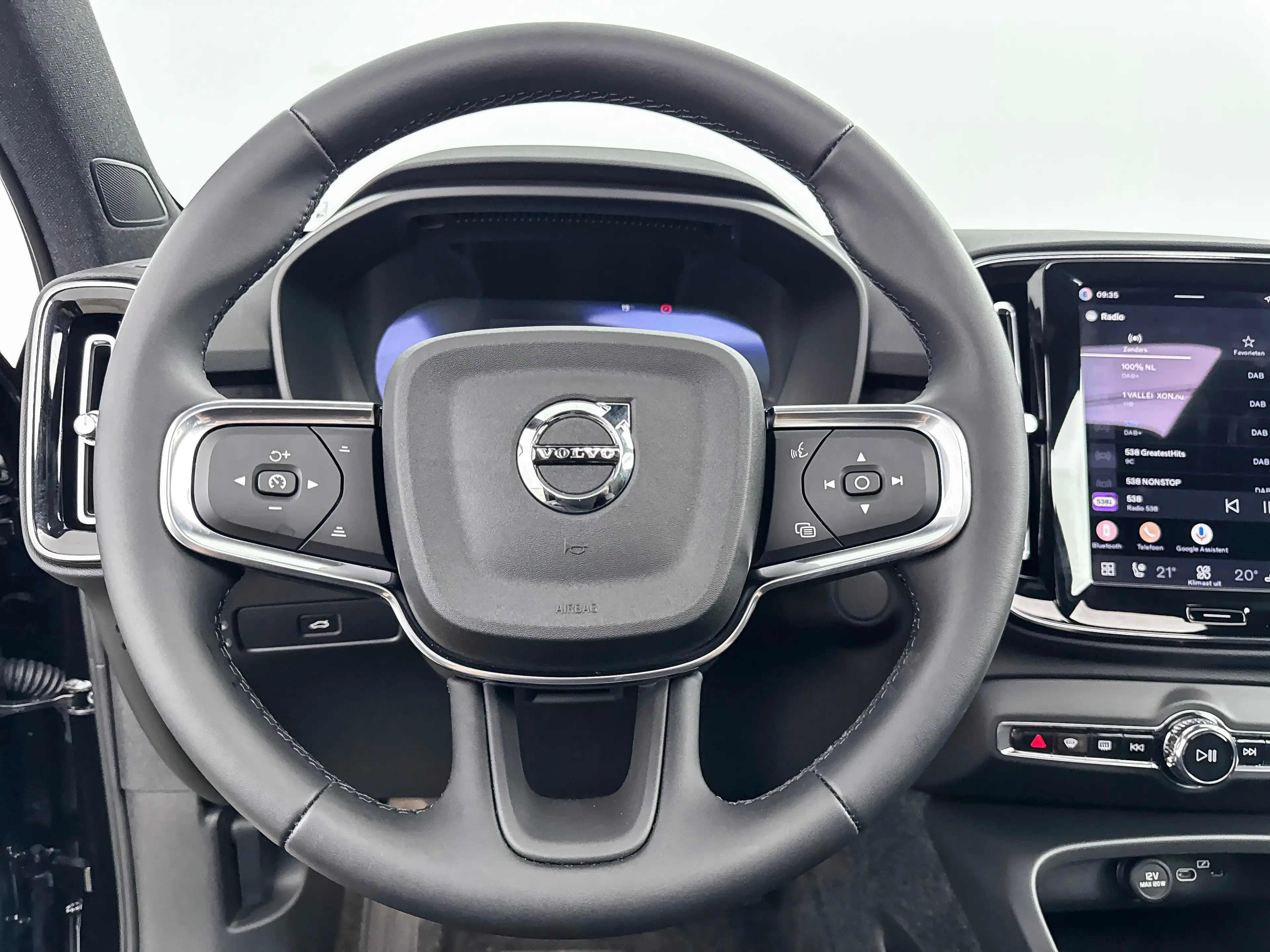 Volvo EX40 Single Motor Extended Range Plus Black Ed. 82 kWh — photo 9
