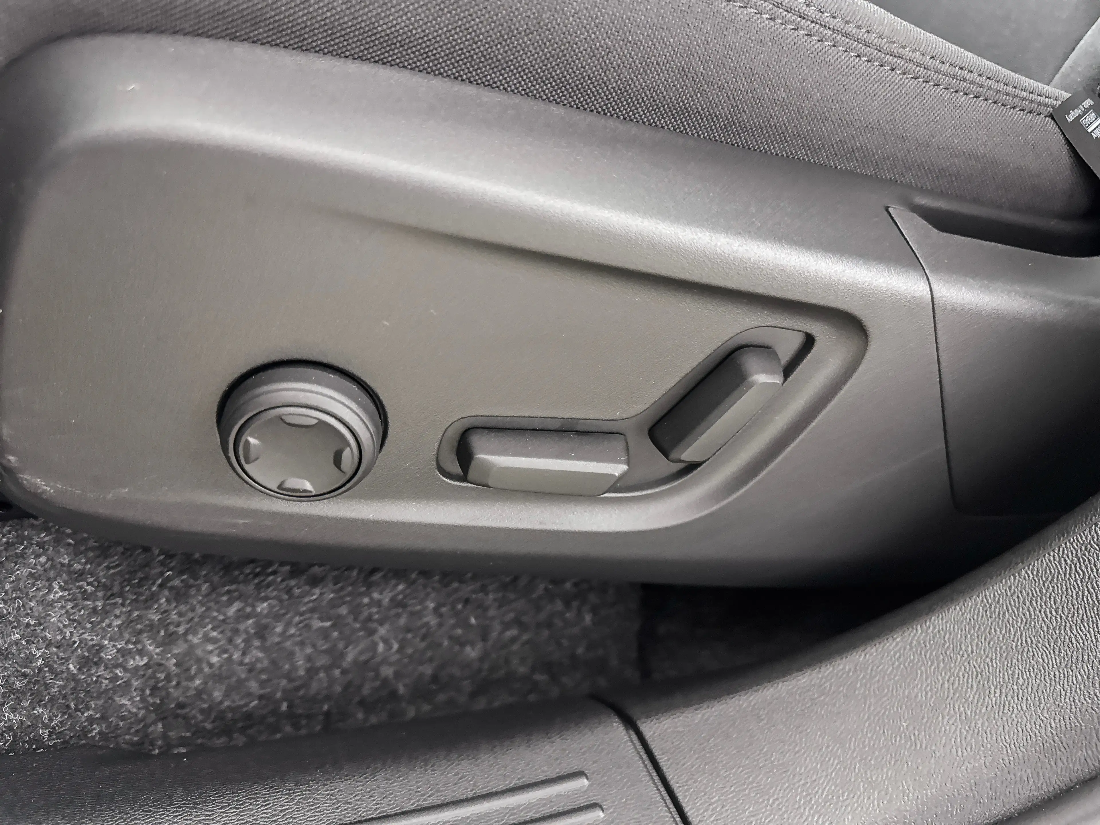 Volvo EX40 Single Motor Extended Range Plus Black Ed. 82 kWh — photo 26