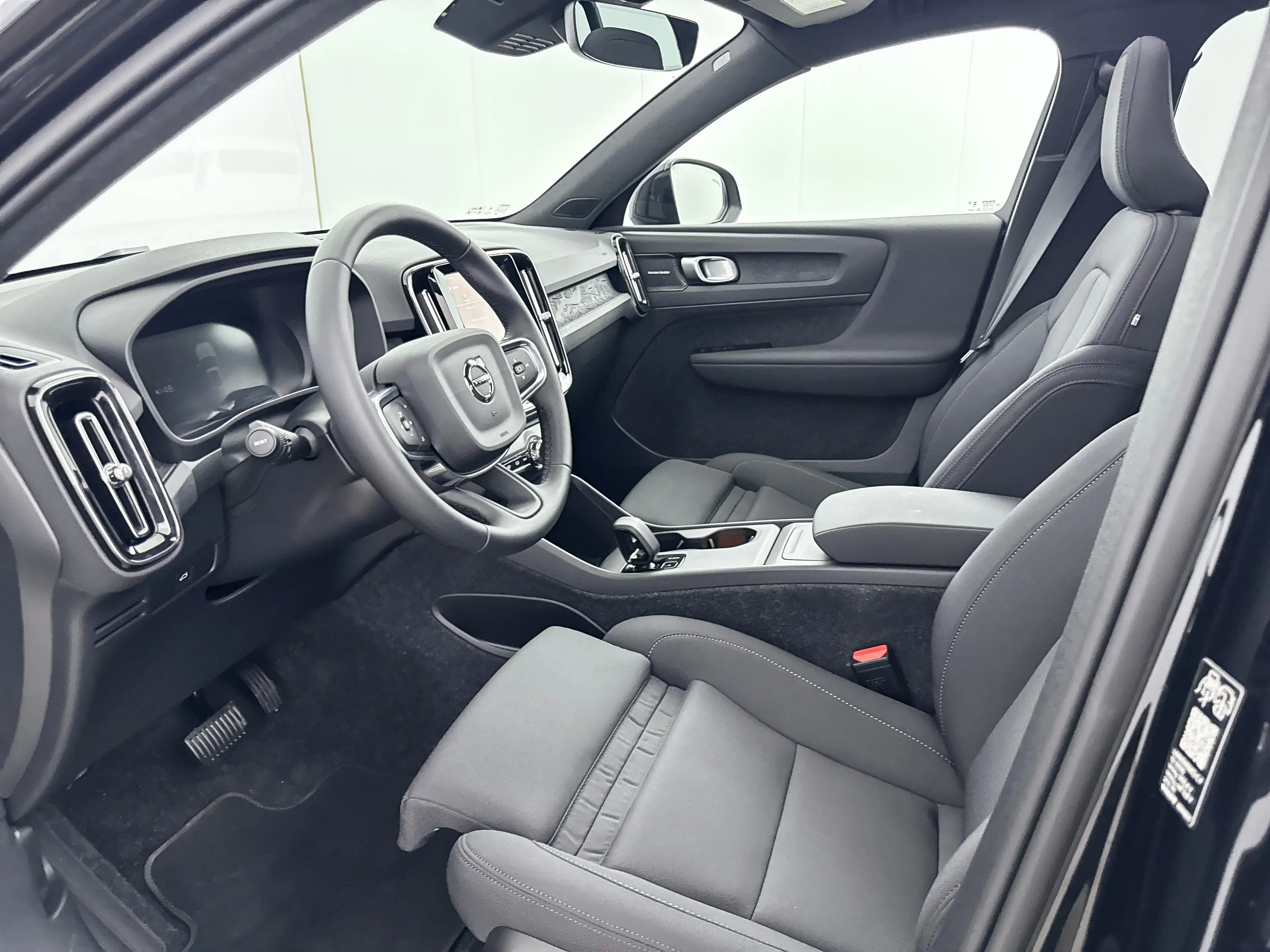 Volvo EX40 Single Motor Extended Range Plus Black Ed. 82 kWh — photo 21