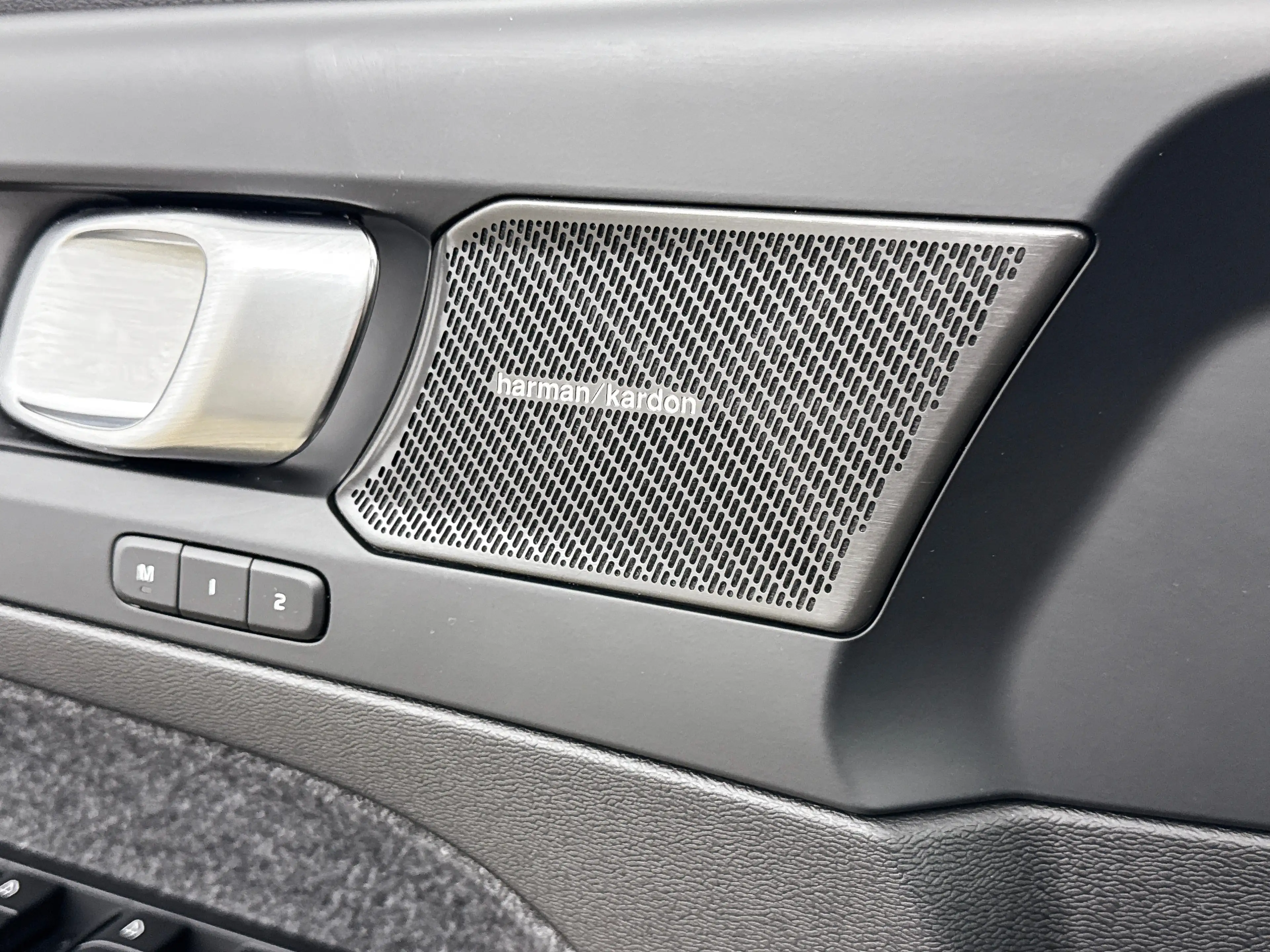 Volvo EX40 Single Motor Extended Range Plus Black Ed. 82 kWh — photo 14