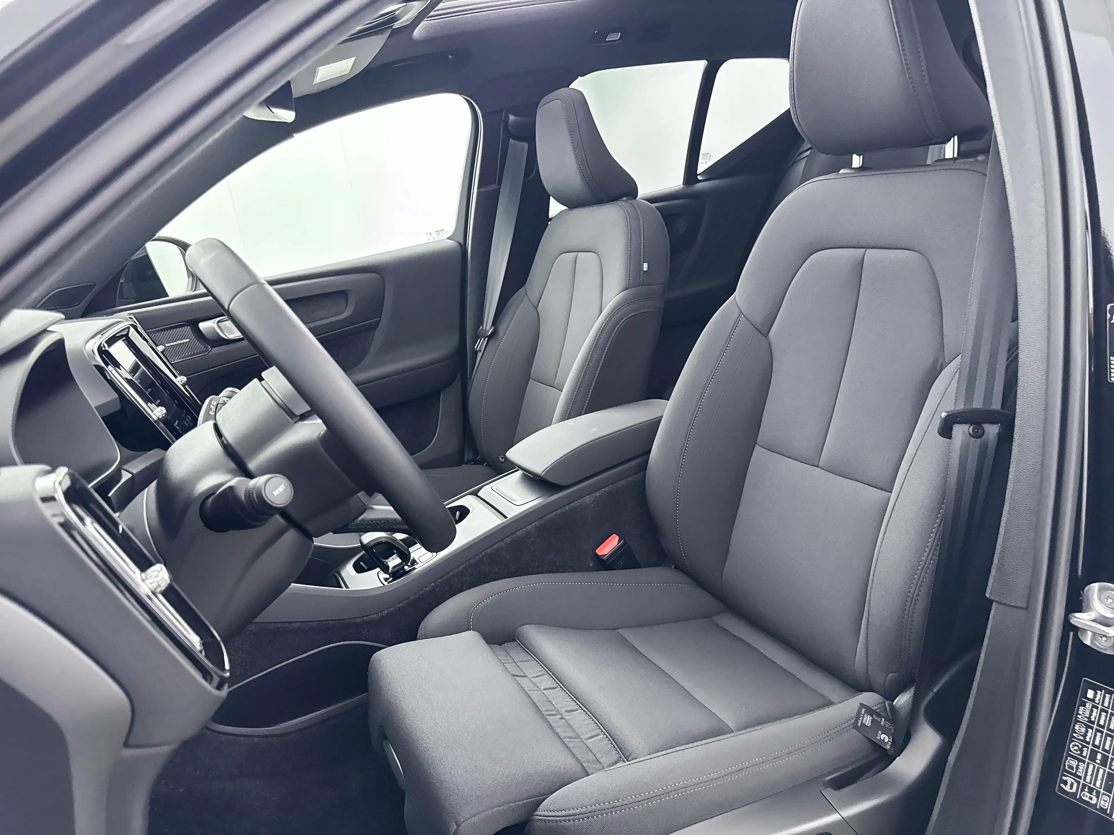Volvo EX40 Single Motor Extended Range Plus Black Ed. 82 kWh — photo 33