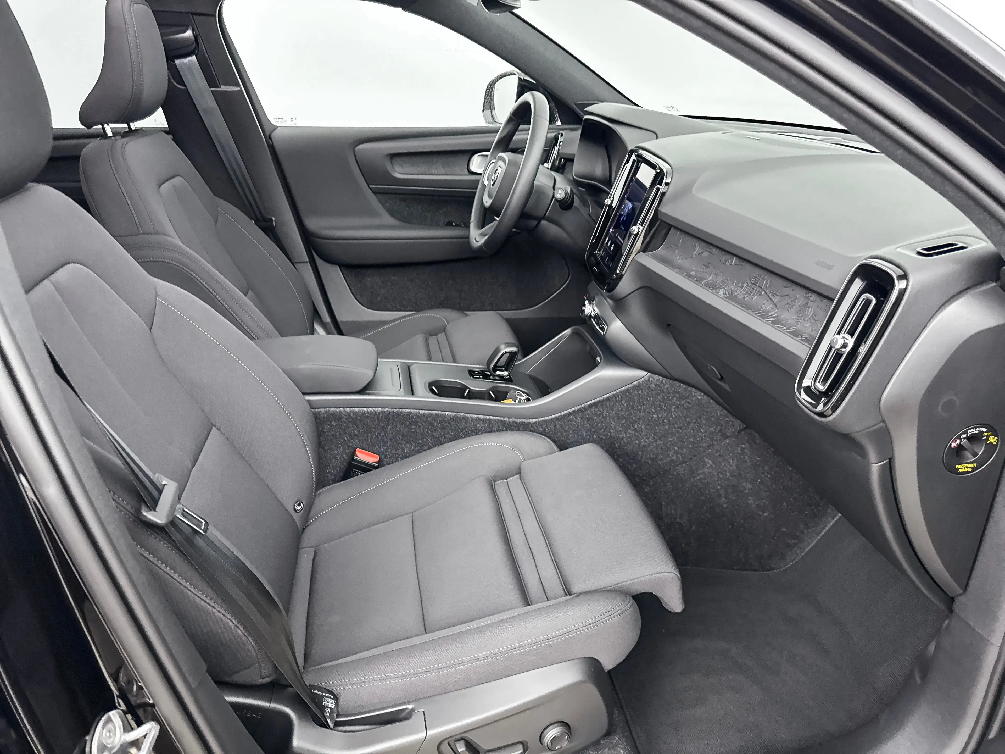 Volvo EX40 Single Motor Extended Range Plus Black Ed. 82 kWh — photo 34
