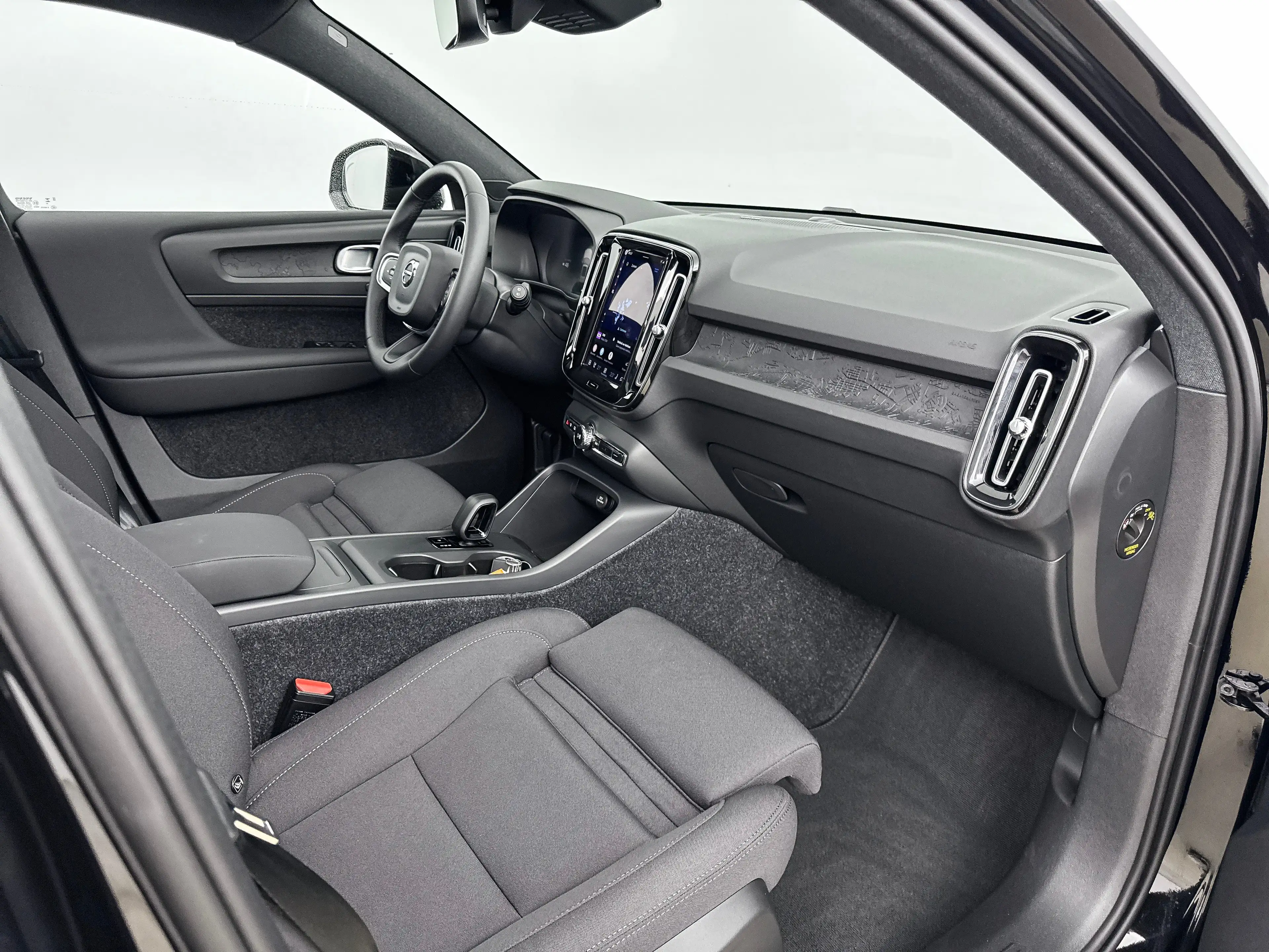 Volvo EX40 Single Motor Extended Range Plus Black Ed. 82 kWh — photo 20