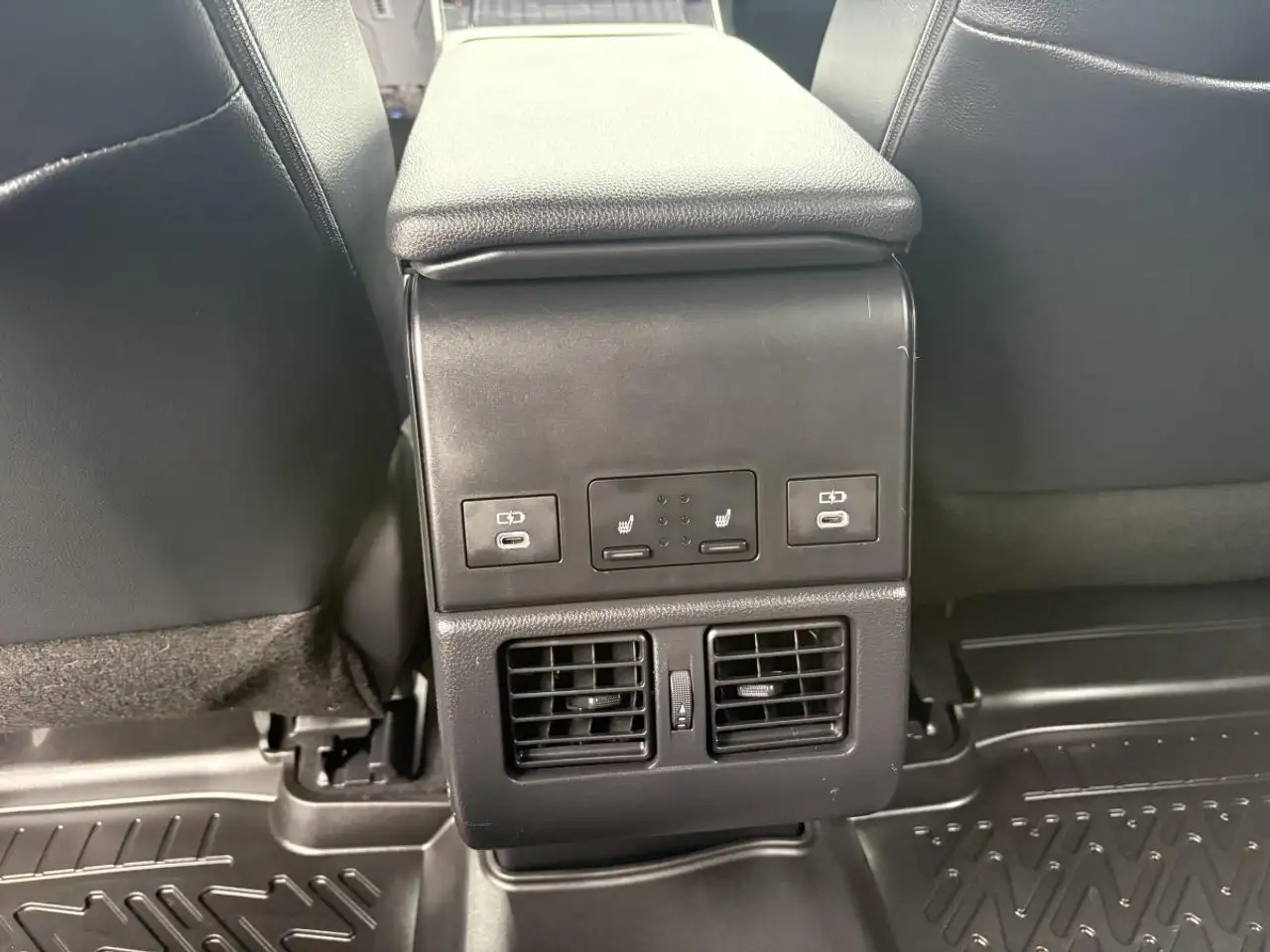 Toyota bZ4X снимка Toyota bZ4X