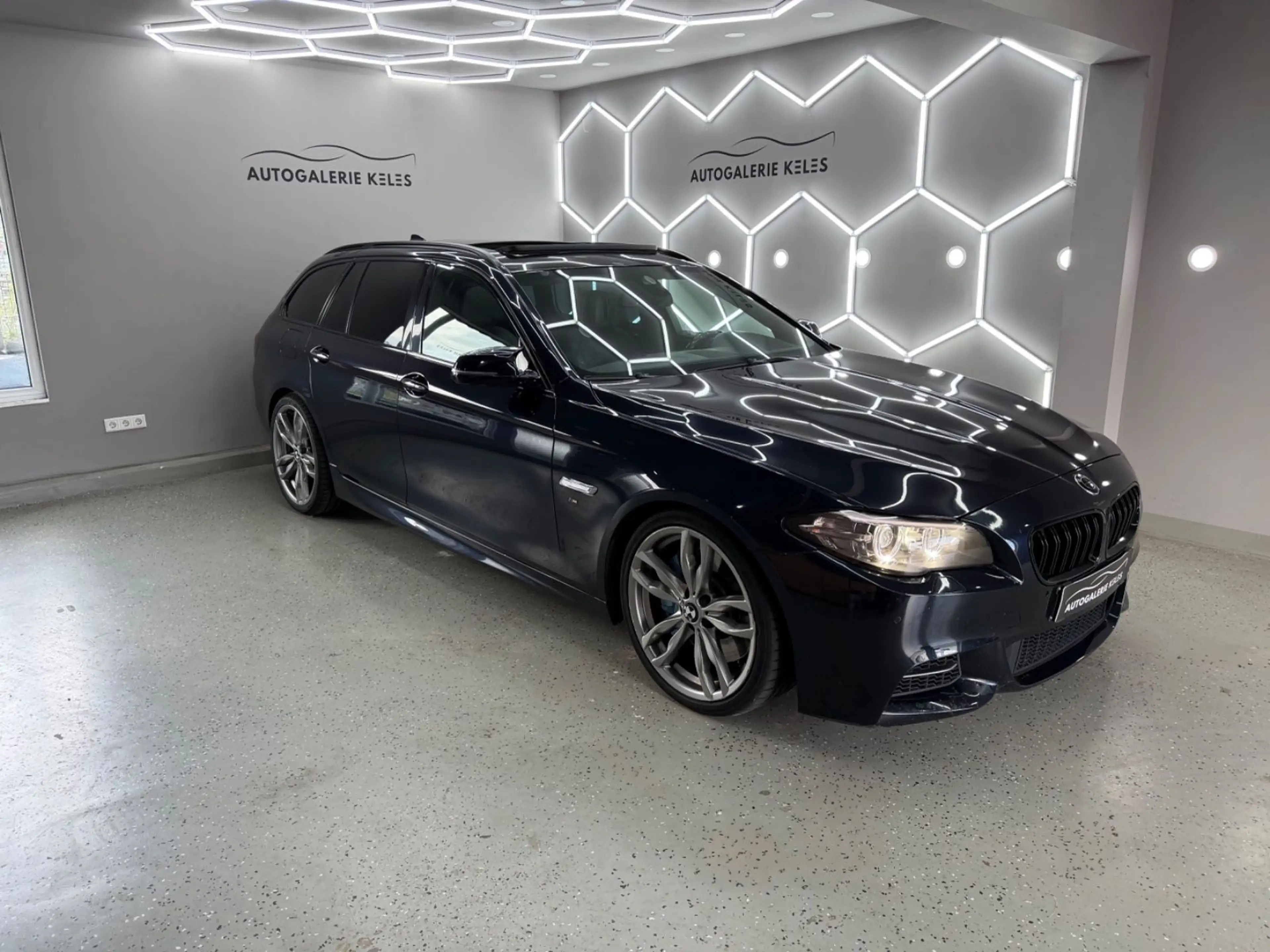BMW 550 d xDrive M-PAKET*LEDER*PANO*SITZBEL*CARBON