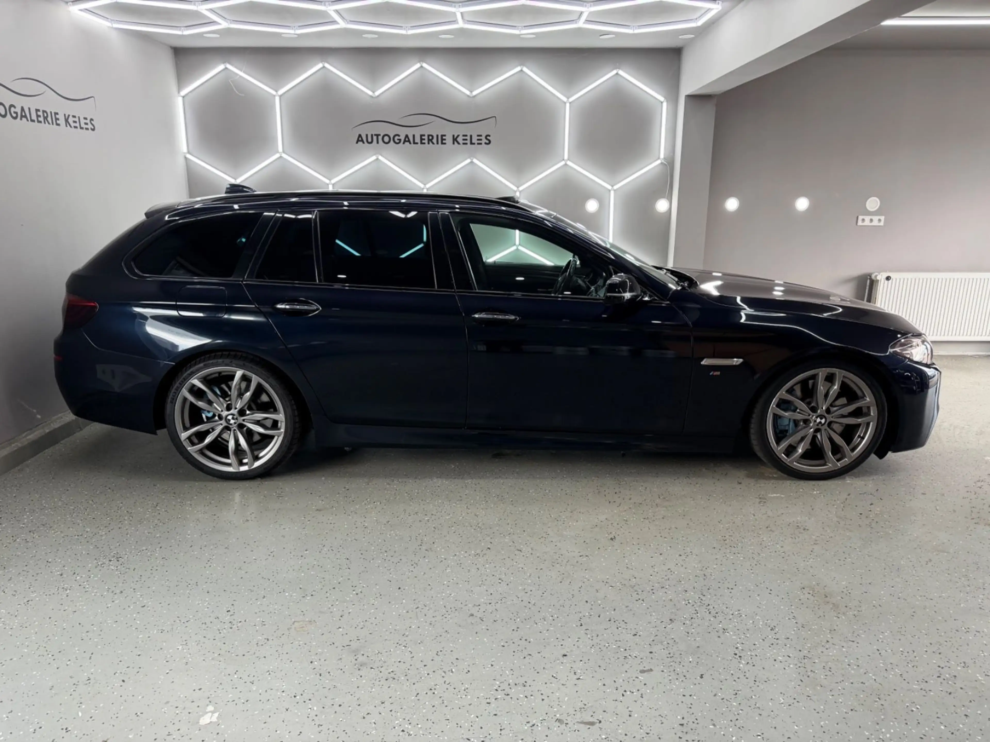 BMW 550 d xDrive M-PAKET*LEDER*PANO*SITZBEL*CARBON — photo 7