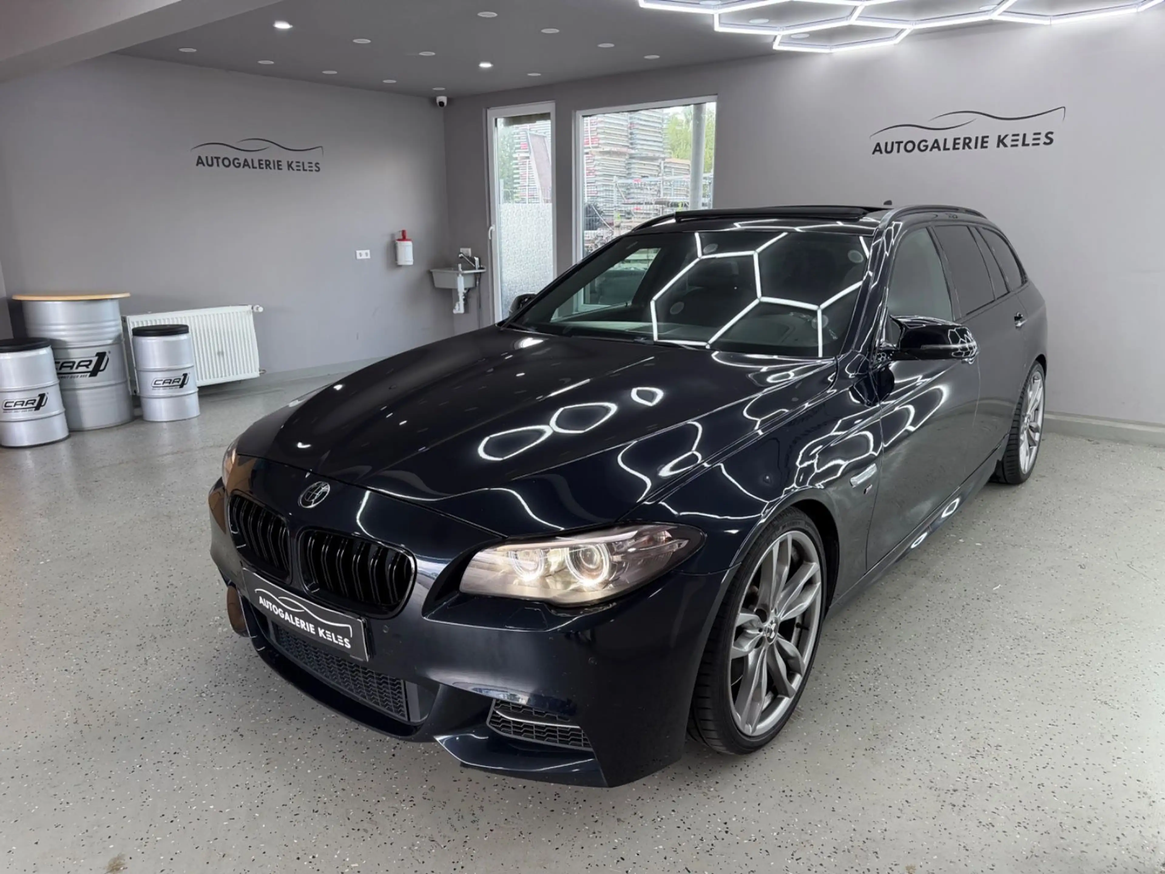 BMW 550 d xDrive M-PAKET*LEDER*PANO*SITZBEL*CARBON — photo 2