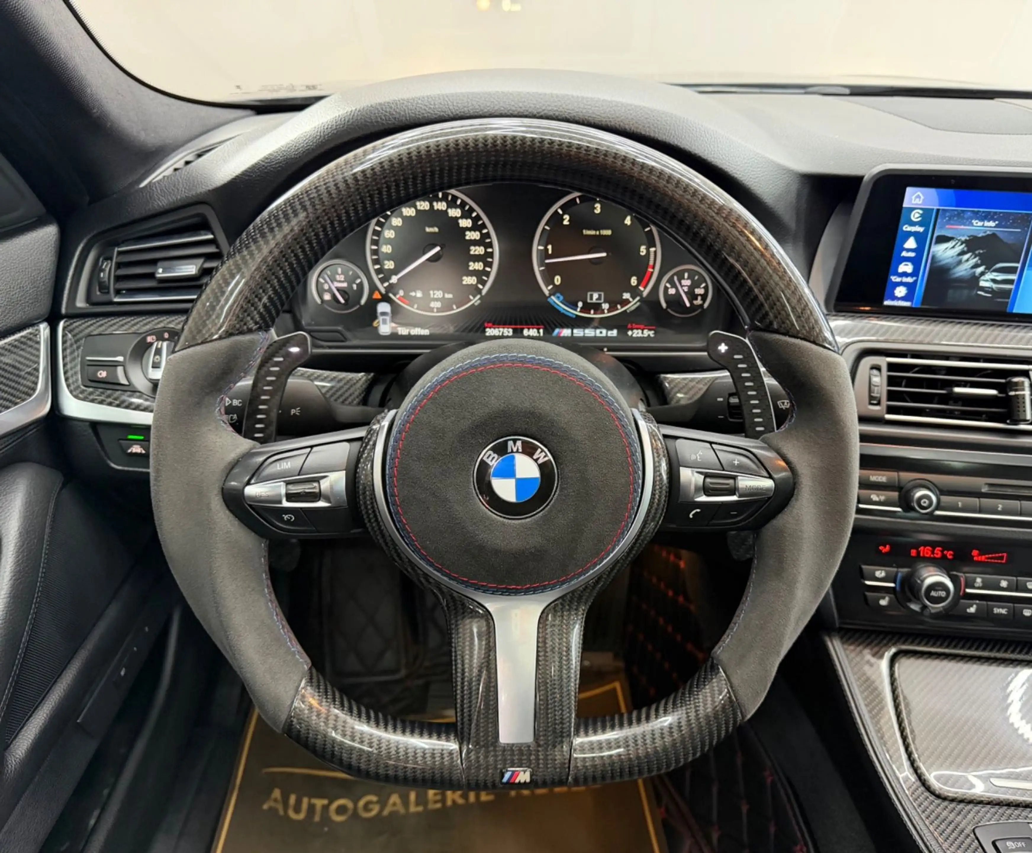 BMW 550 d xDrive M-PAKET*LEDER*PANO*SITZBEL*CARBON — photo 12