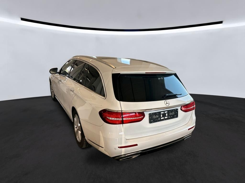 Mercedes-Benz E 220 d Combi Exclusive 2.0 CDI 143.0kW 9-G — photo 2