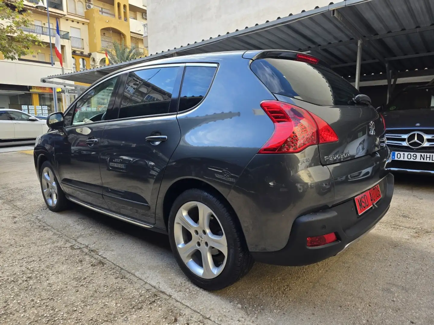 Peugeot 3008 2.0HDI FAP Allure Aut. 160 Gris - 2