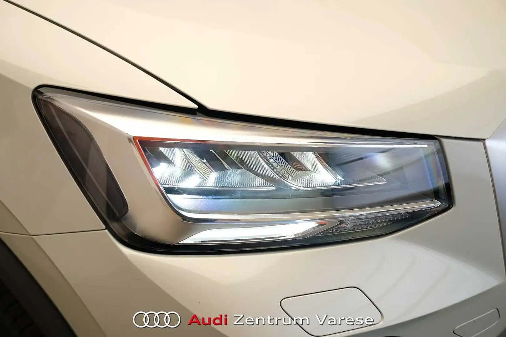 Audi Q2 35 TDI 150cv Stronic Business Argento - 2