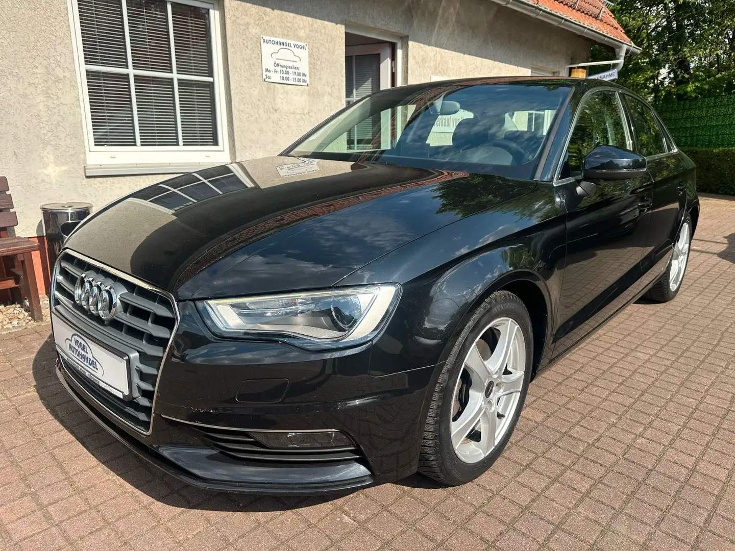 Audi A3 Limousine ambition* SITZ HZG* XENON* LM* NAVI Siyah - 1
