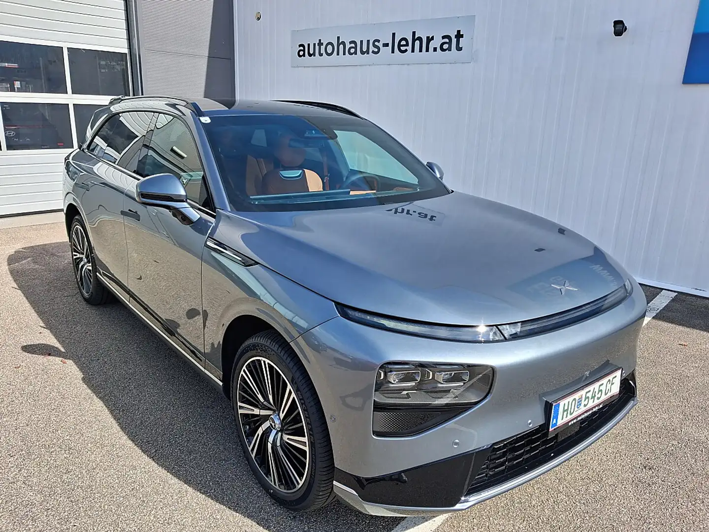 Xpeng G9 Long Range RWD Grau - 2