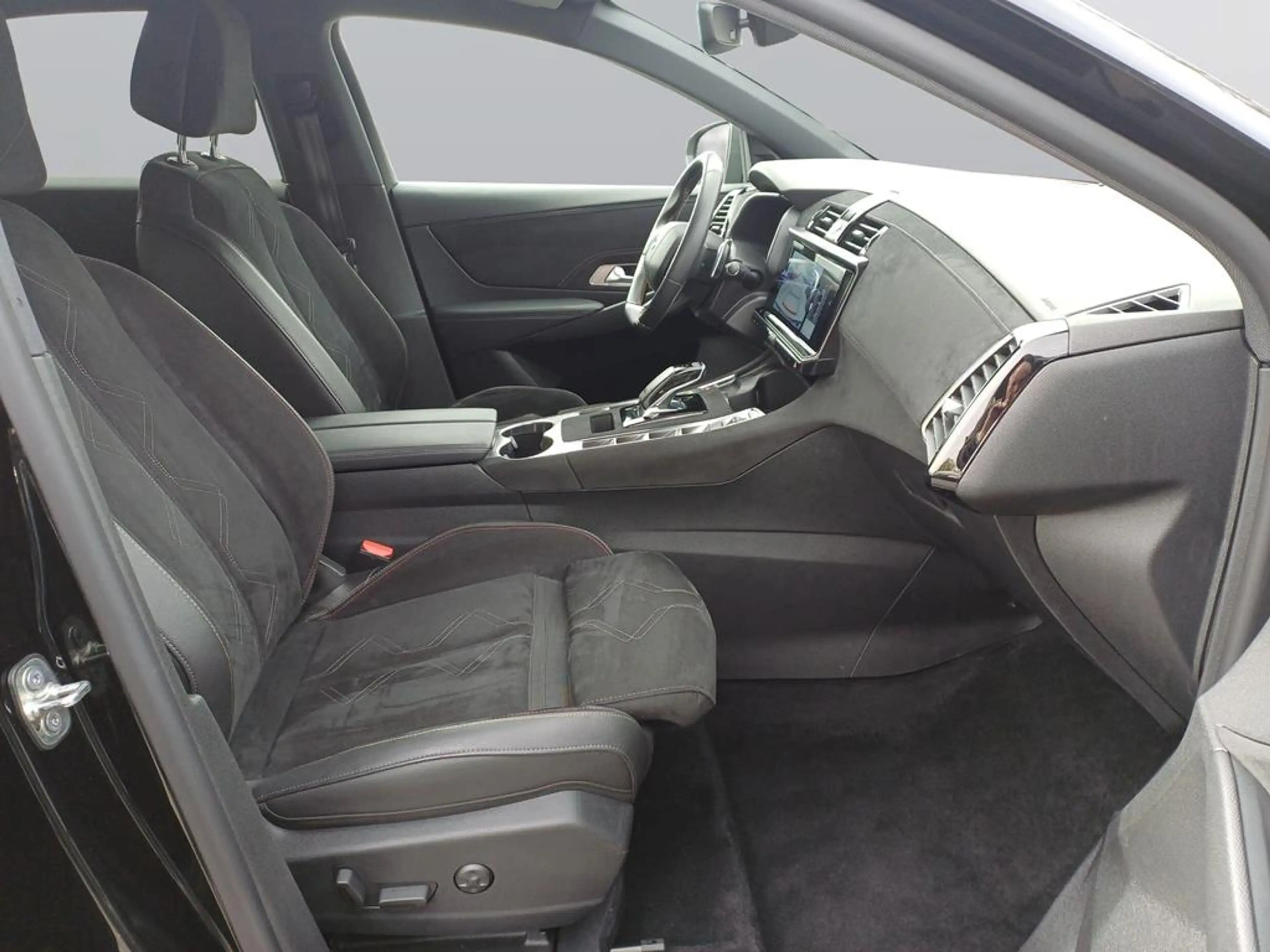 DS Automobiles DS 7 Performance Line+ Blue HDI 130 — photo 12