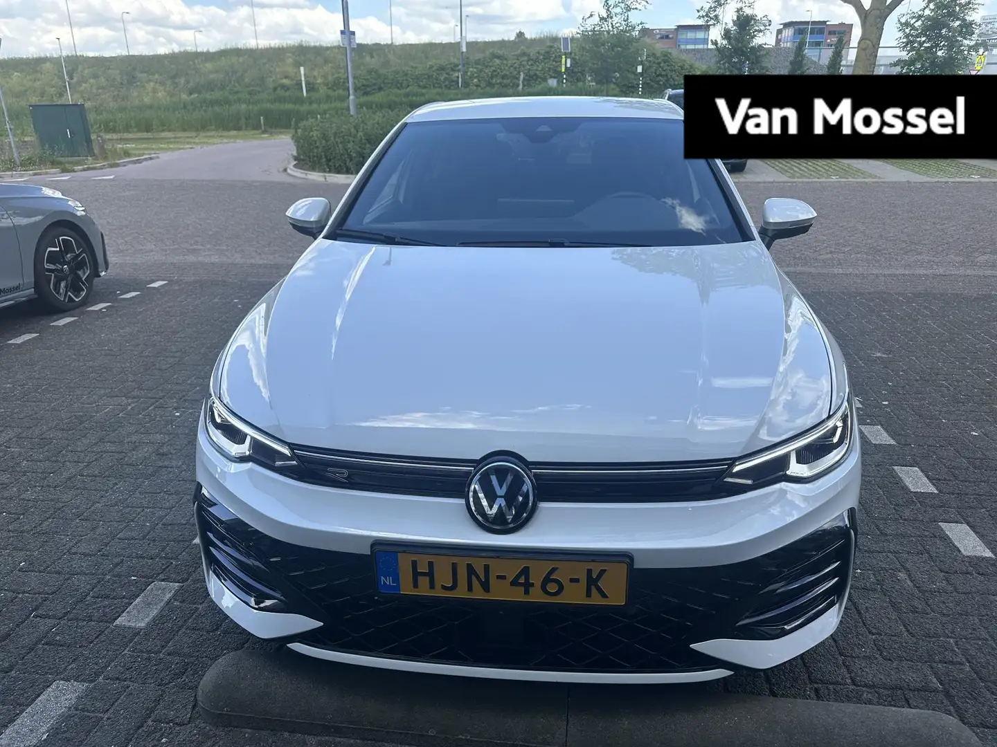 Volkswagen Golf 1.5 eTSI R-Line Edition | Automaat | Navigatie | A Blanc - 1
