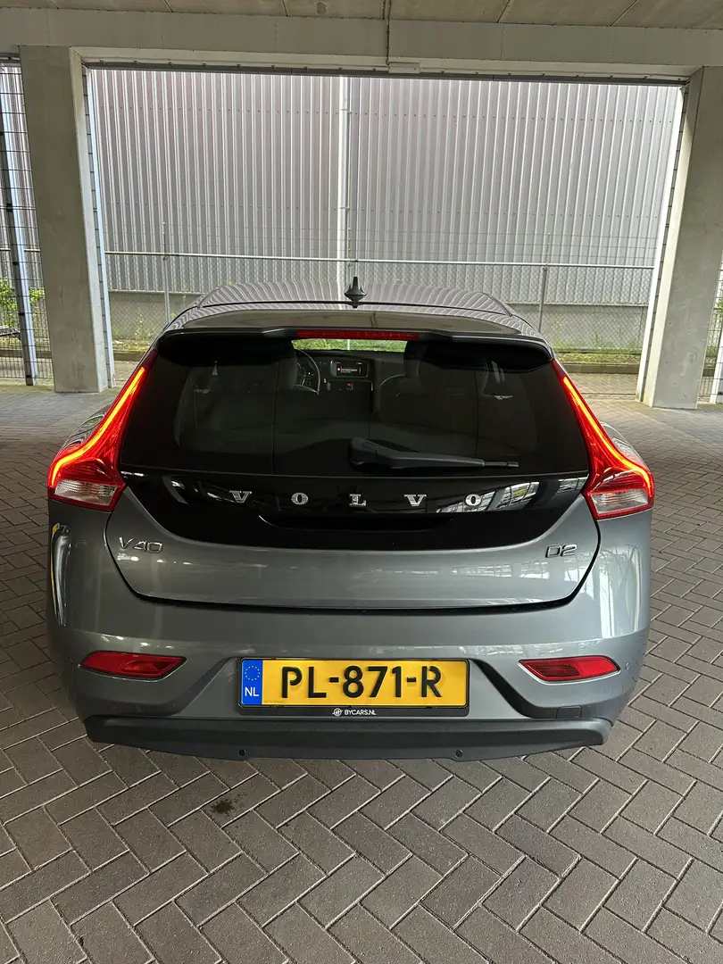 Volvo V40 2.0 D2 Nordic+ Grijs - 1