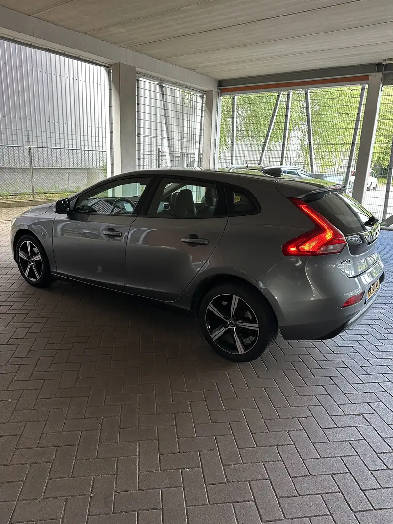 Volvo V40 2.0 D2 Nordic+ Grijs - 2