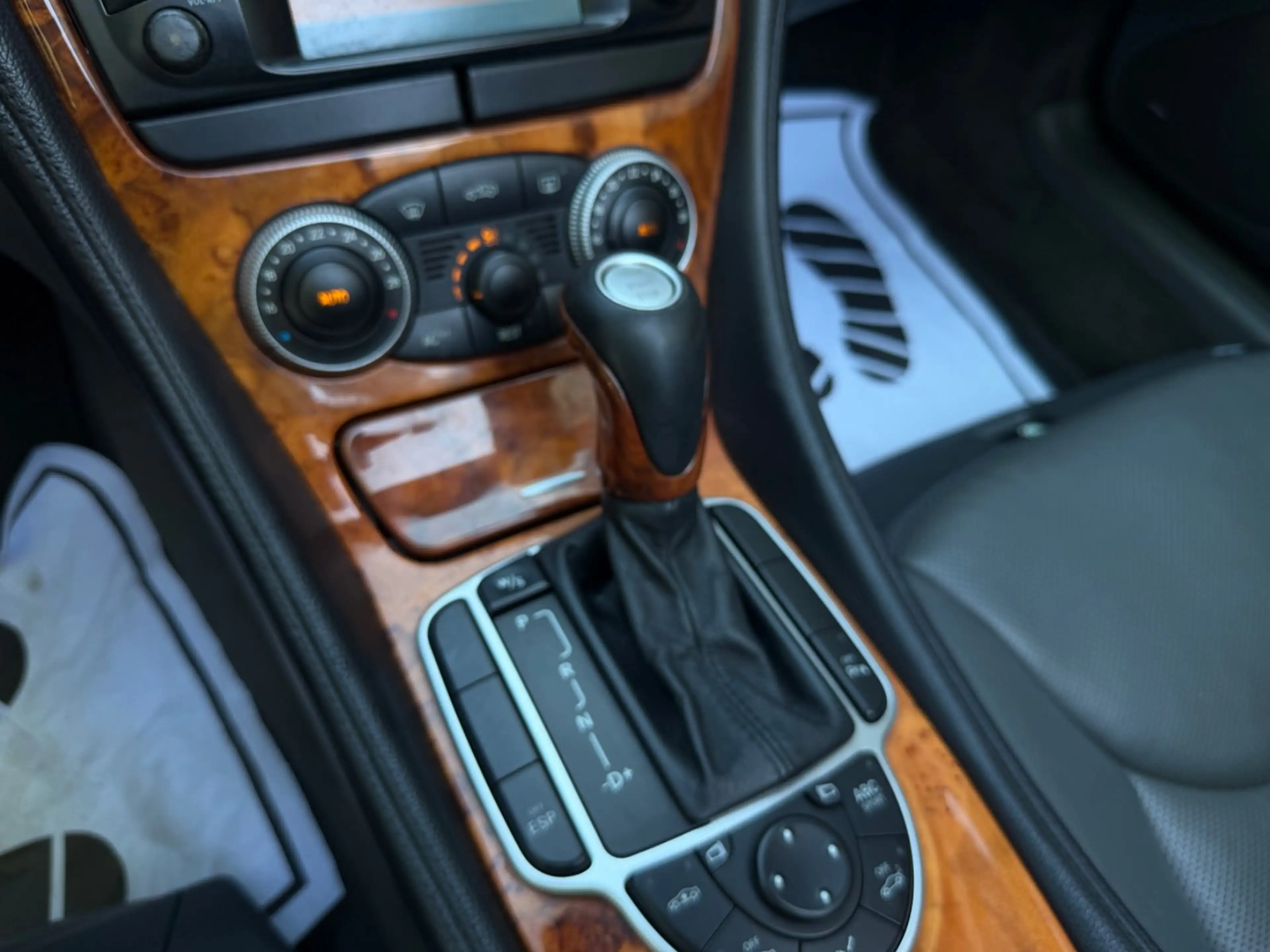 Mercedes-Benz SL 500 Roadster NAVI~LEDER~XENON~BOSE~PDC~EU4 — photo 13