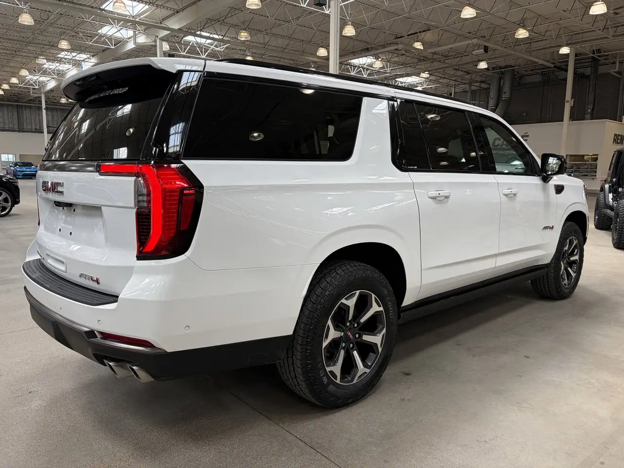GMC Yukon снимка GMC Yukon
