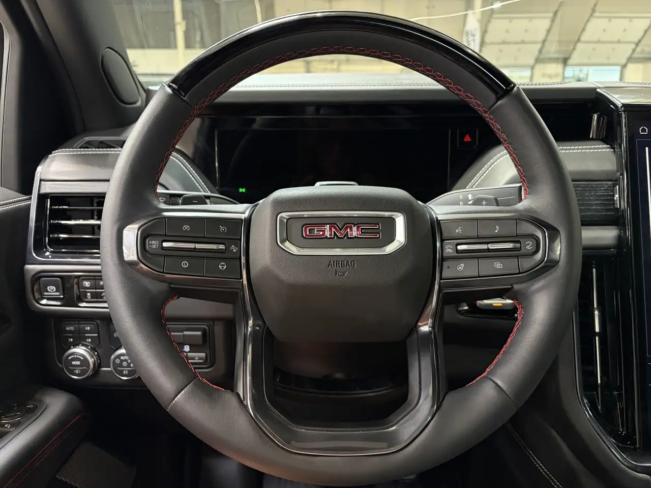 GMC Yukon снимка GMC Yukon