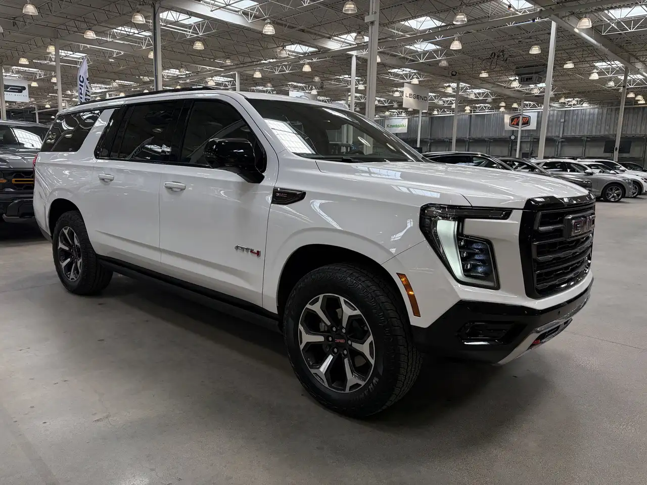 GMC Yukon снимка GMC Yukon