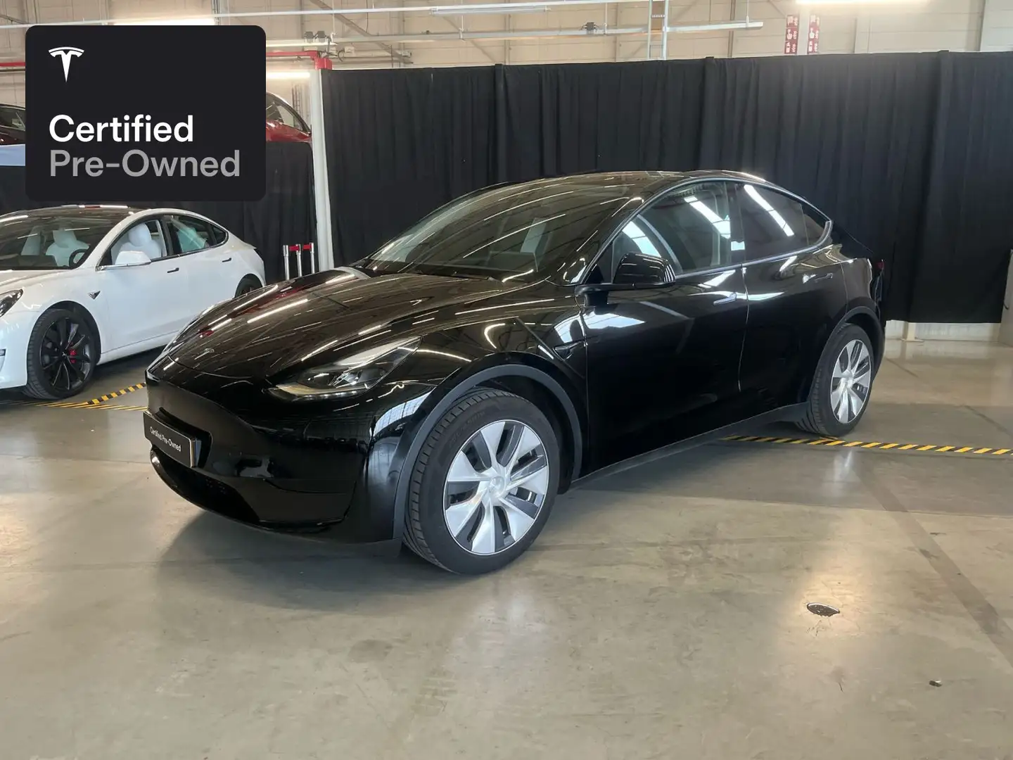 Tesla Model Y Rear-Wheel Drive “Certified Pre-Owned” Zwart - 1